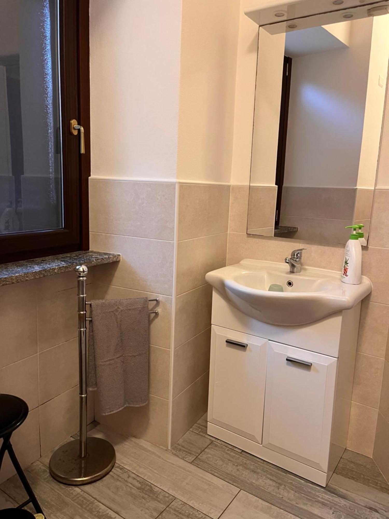 Il Cortile Como Single & Double Room In Apartment No Hotel Exterior foto